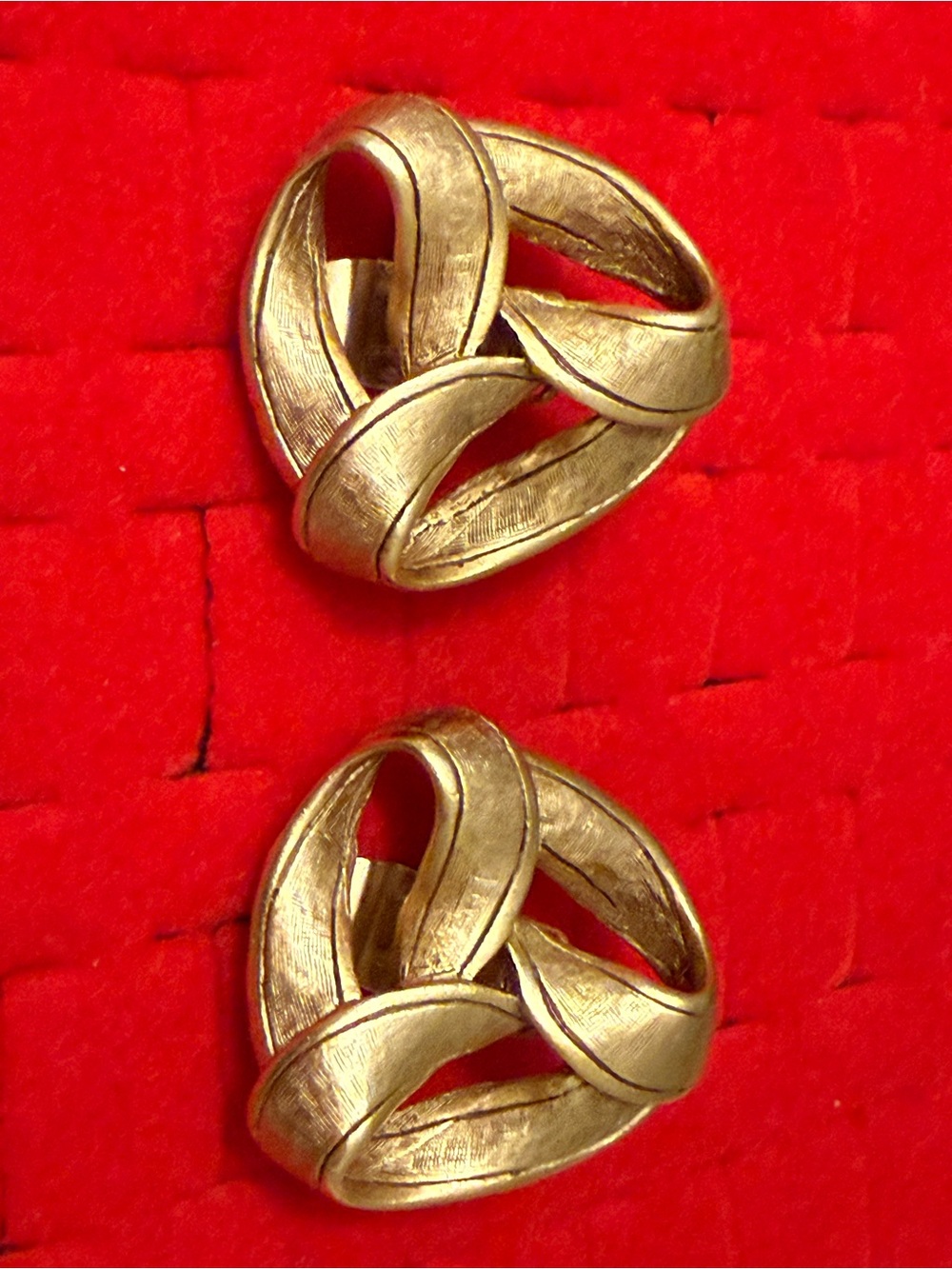 Vintage Matte 80sClassic Gold-Tone Interwoven Clip Earrings - Women Jewelry